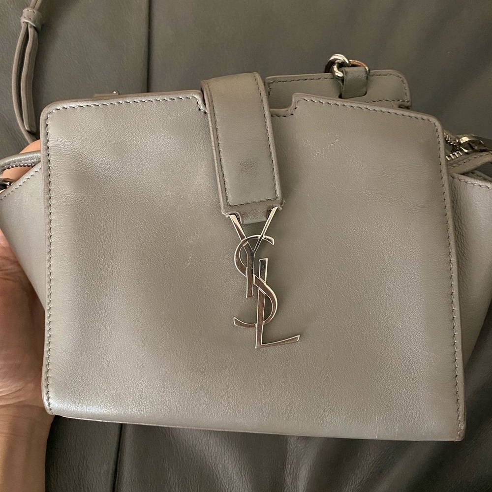 SAINT LAURENT
Calfskin Monogram Toy Cabas Grey